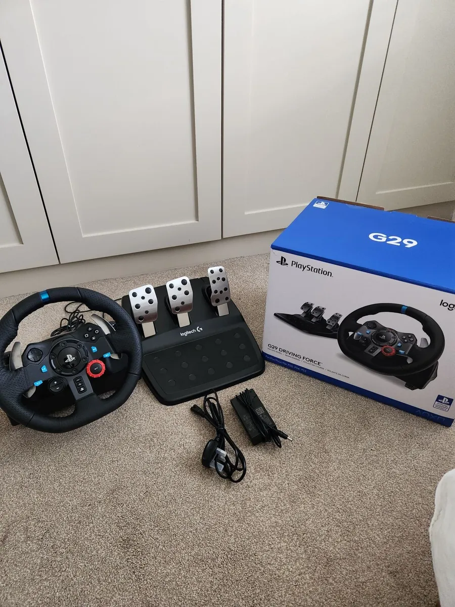 G29 steering wheel and pedals - Image 1