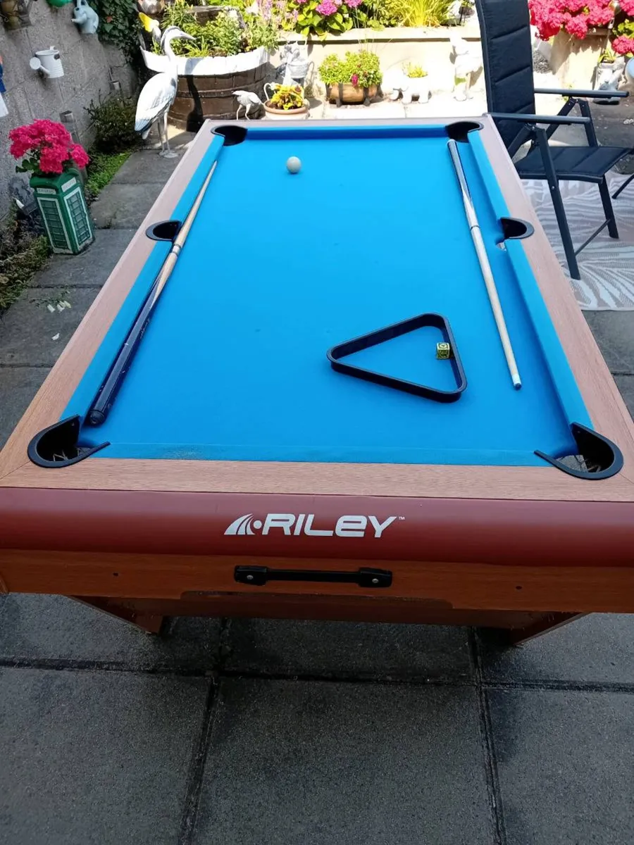 Pool table