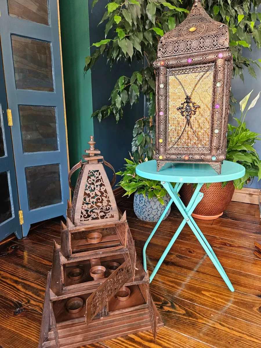 Two lanterns, pagoda and glass lanterns - Image 1