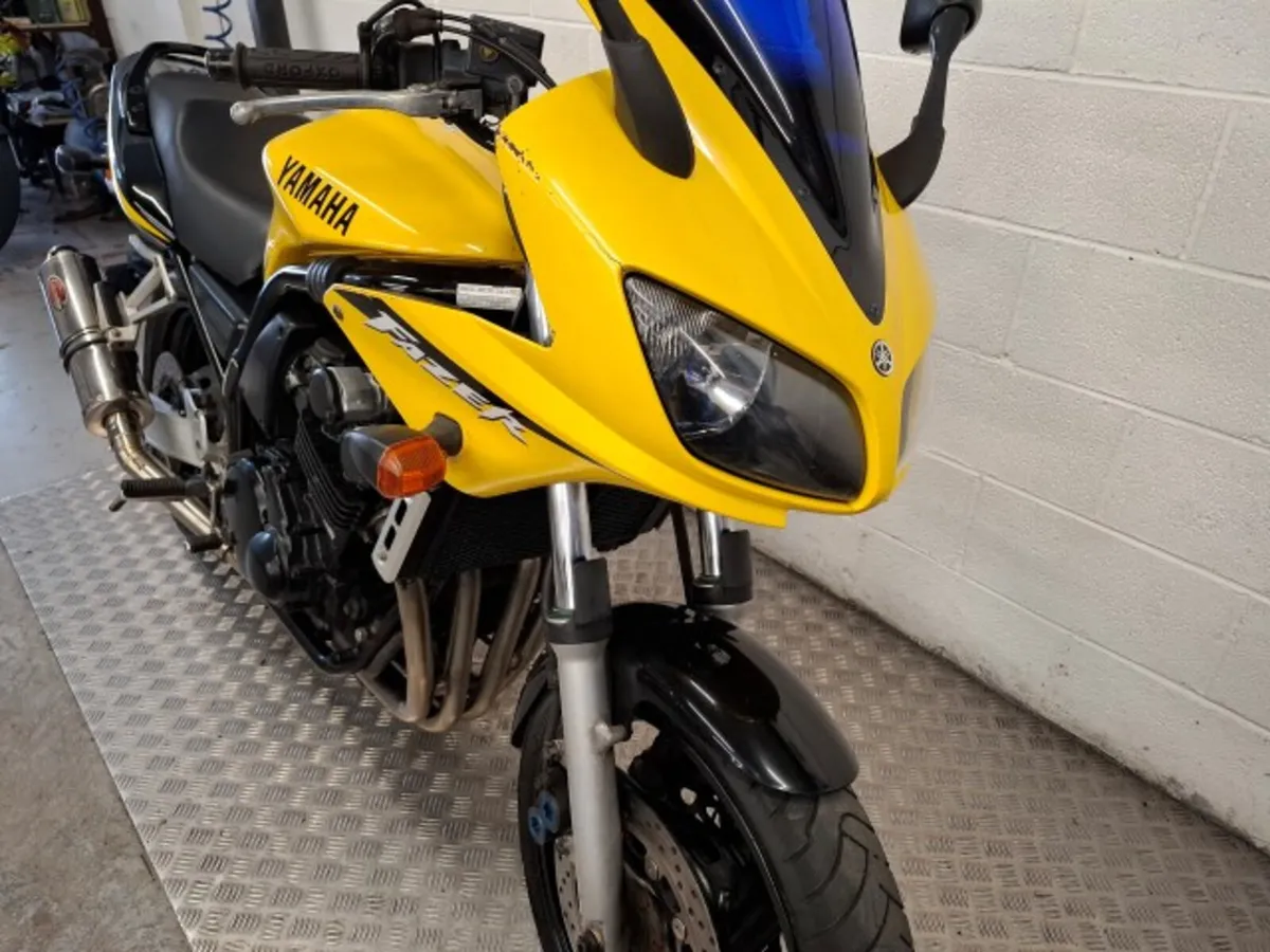 YAMAHA FAZER 600 2002 - Image 2