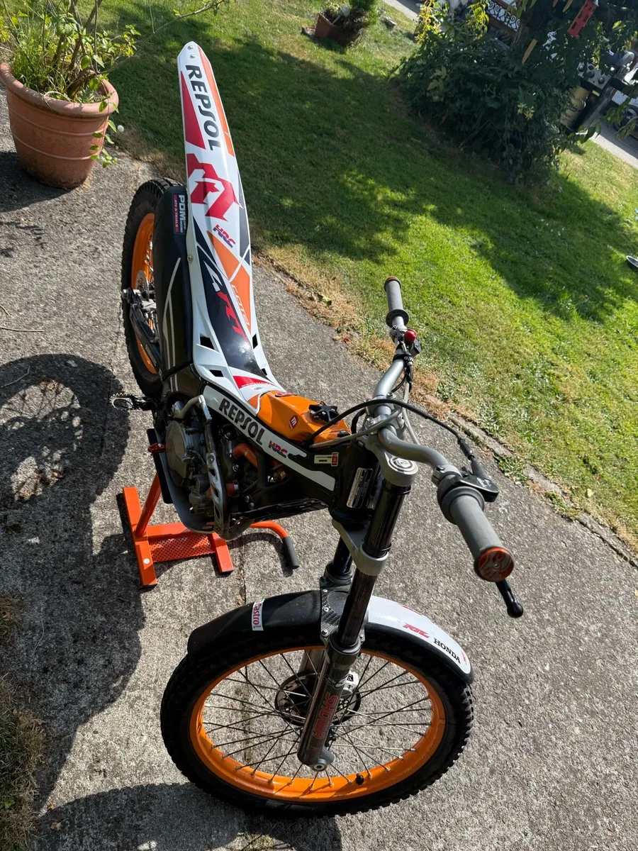 Honda 260cc Repsol Trials Bike - Image 4