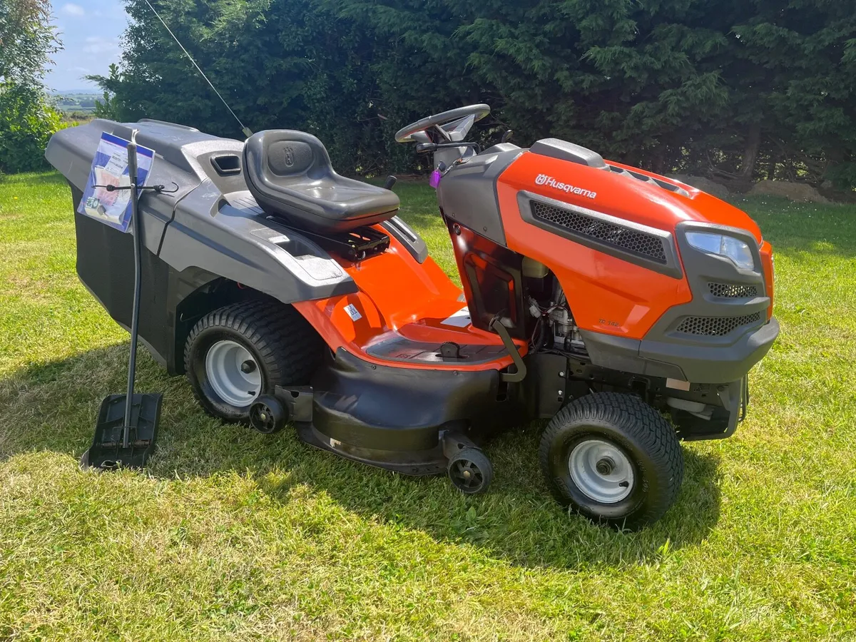 Husqvarna 22hp 42inch cut ride on mower - Image 1