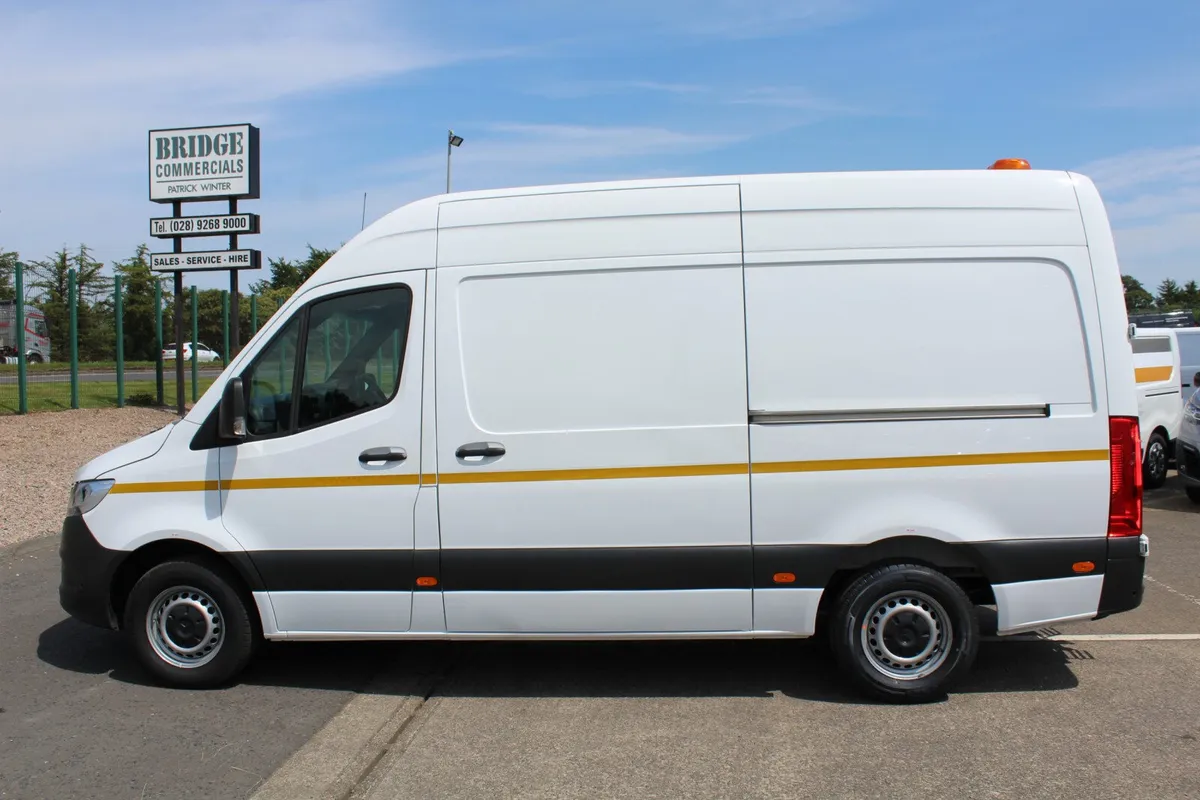 2023 Mercedes-Benz Sprinter 315 L2H2 - Image 4