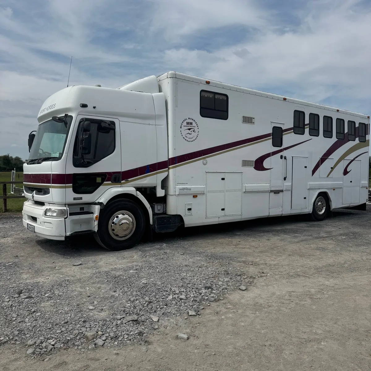 2002 Renault 6 Stall Horse Truck - Image 2