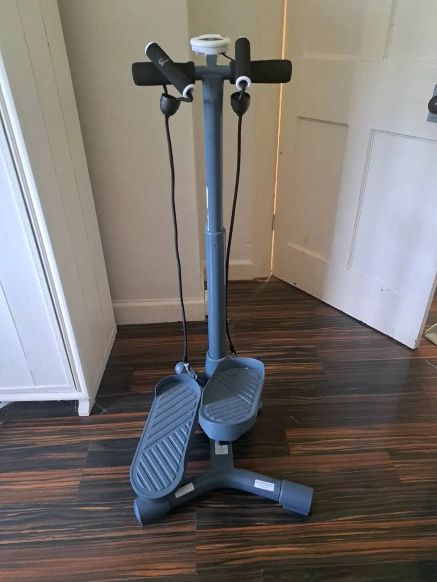 Mini stepper (compact elliptical stepper) with res - Image 1