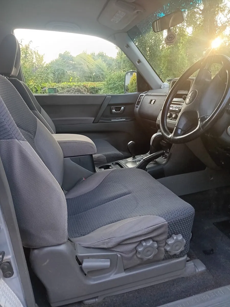 Mitsubishi Pajero - Image 2