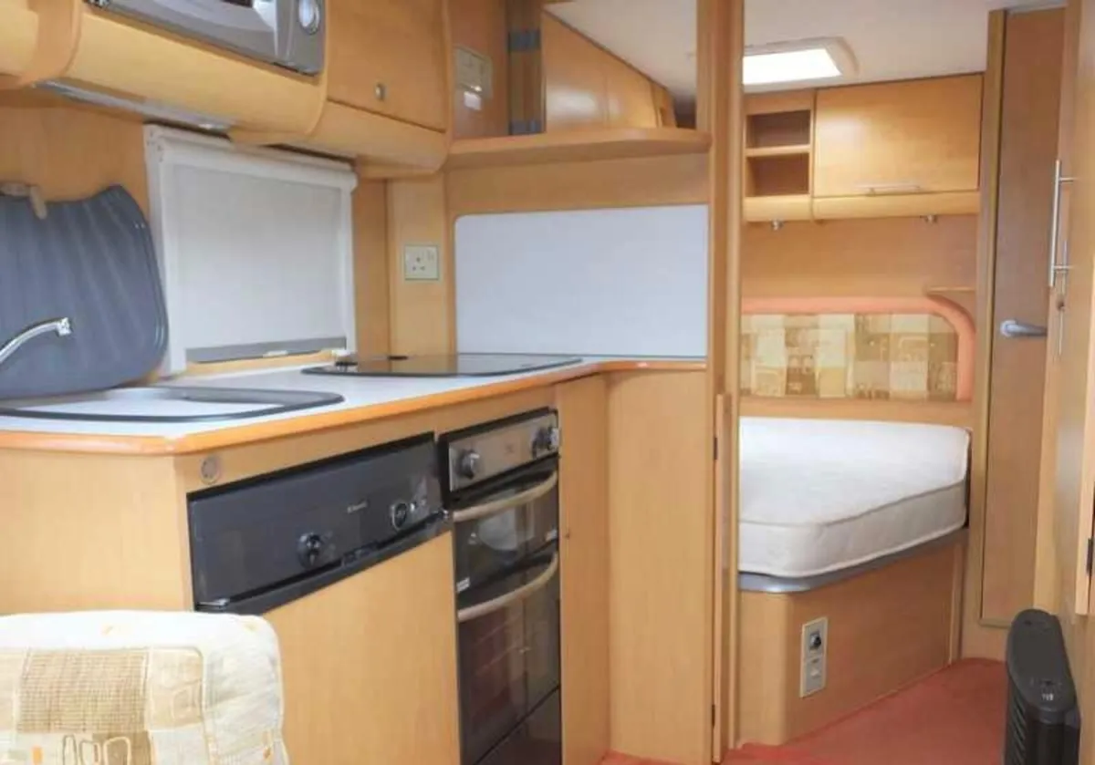 Bailey 4/5 berth fixed bed and Full Awning - Image 4