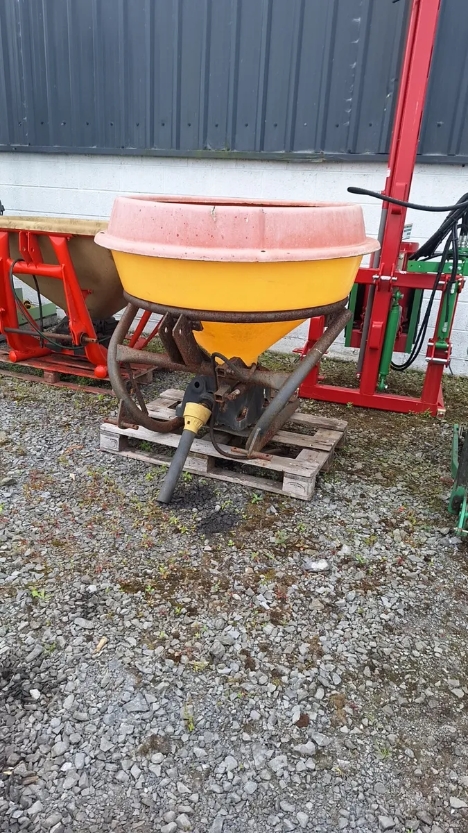 Cosmo Hydraulic PTO Fertiliser Spreader - Image 1