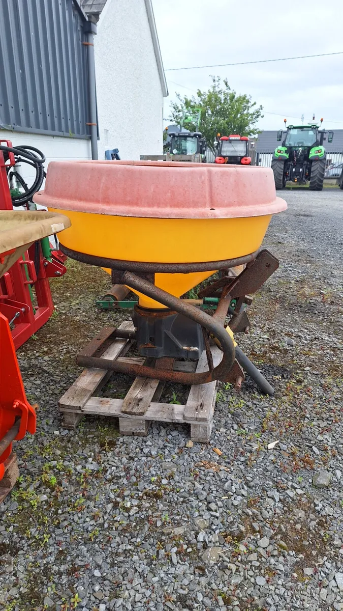 Cosmo Hydraulic PTO Fertiliser Spreader - Image 4