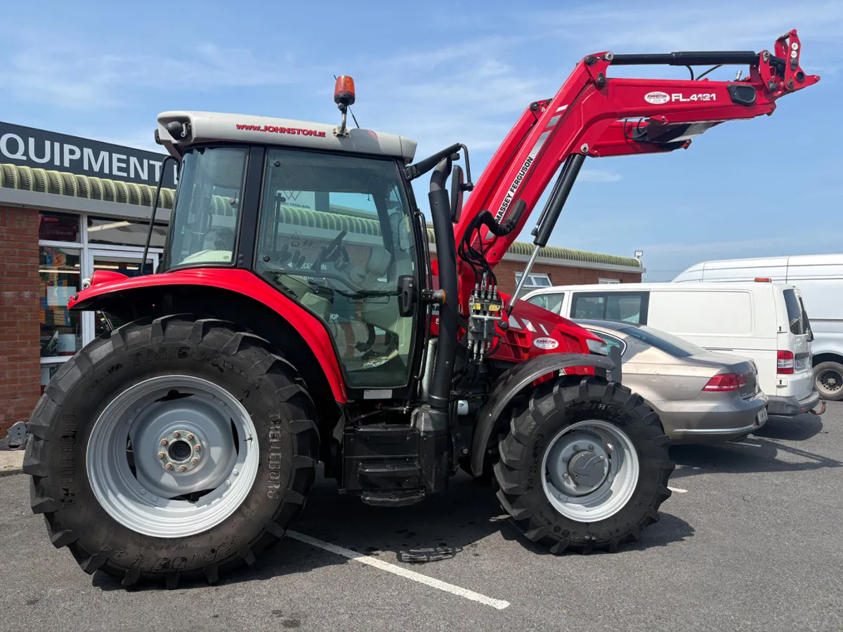 2018 Massey Ferguson 5712SL - Image 4