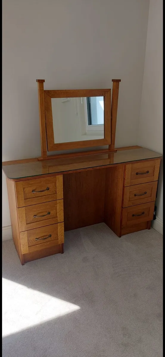 Vanity dressing table - Image 1