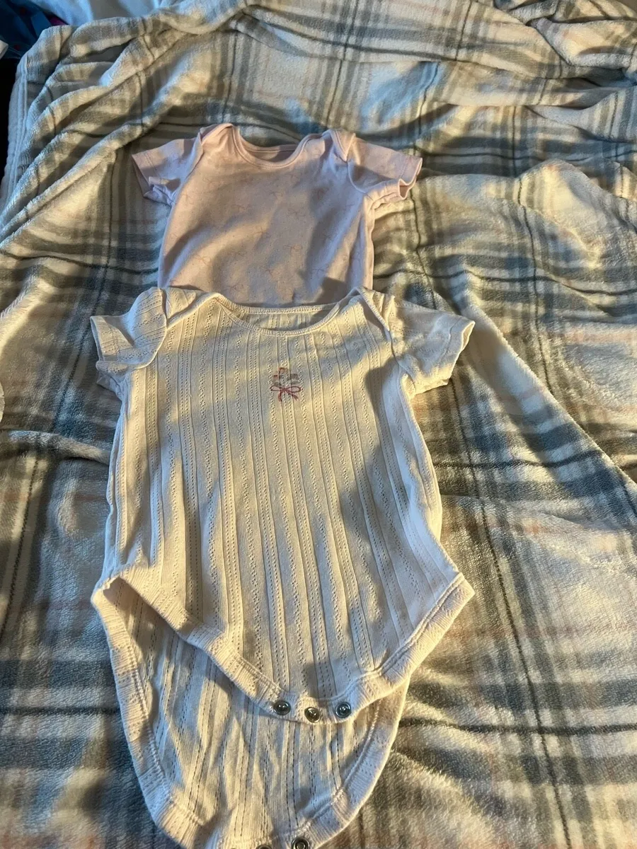 Girls set of new vests 9/12 mths €2 - Image 1