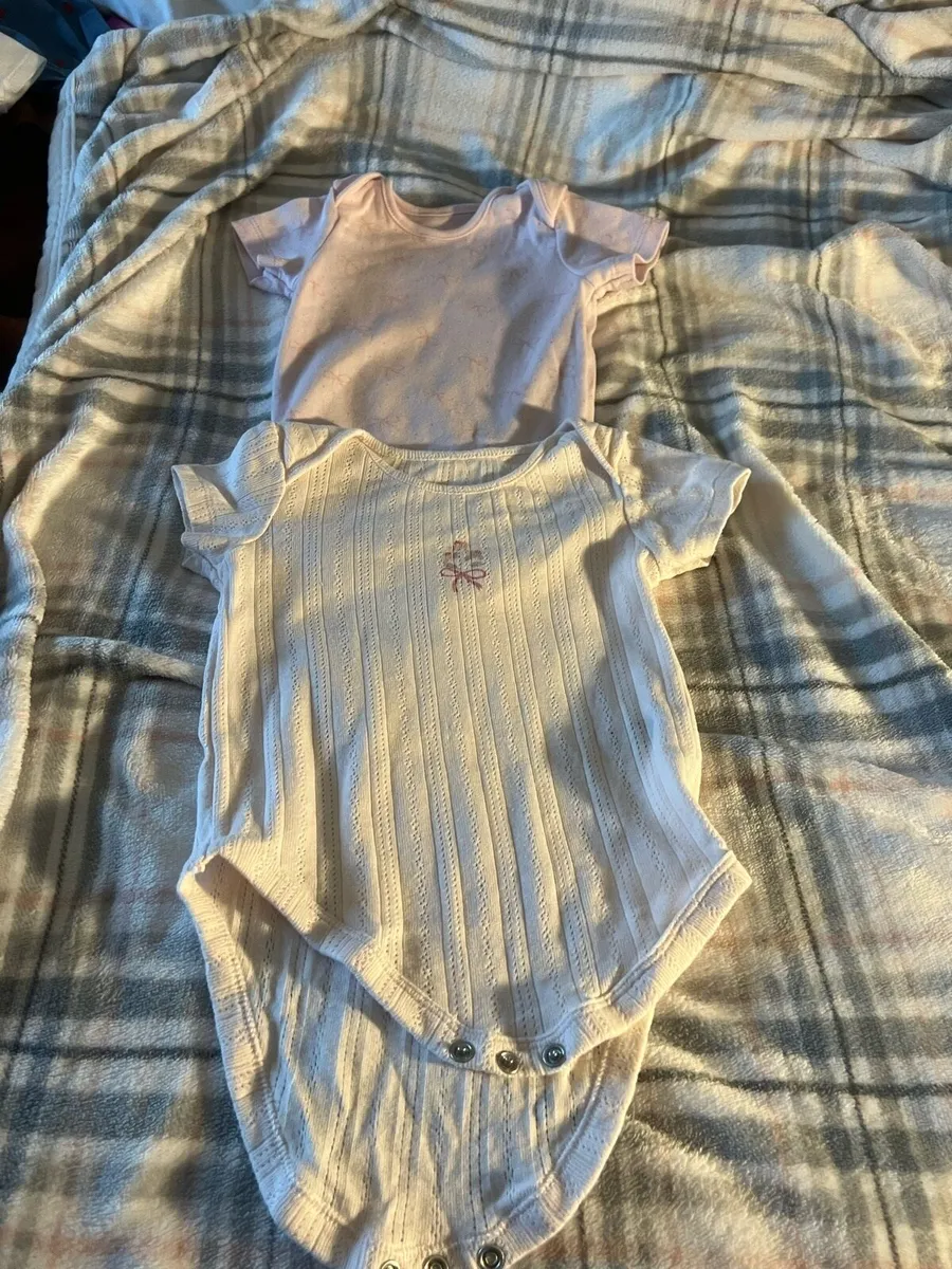Girls set of new vests 9/12 mths €2 - Image 4