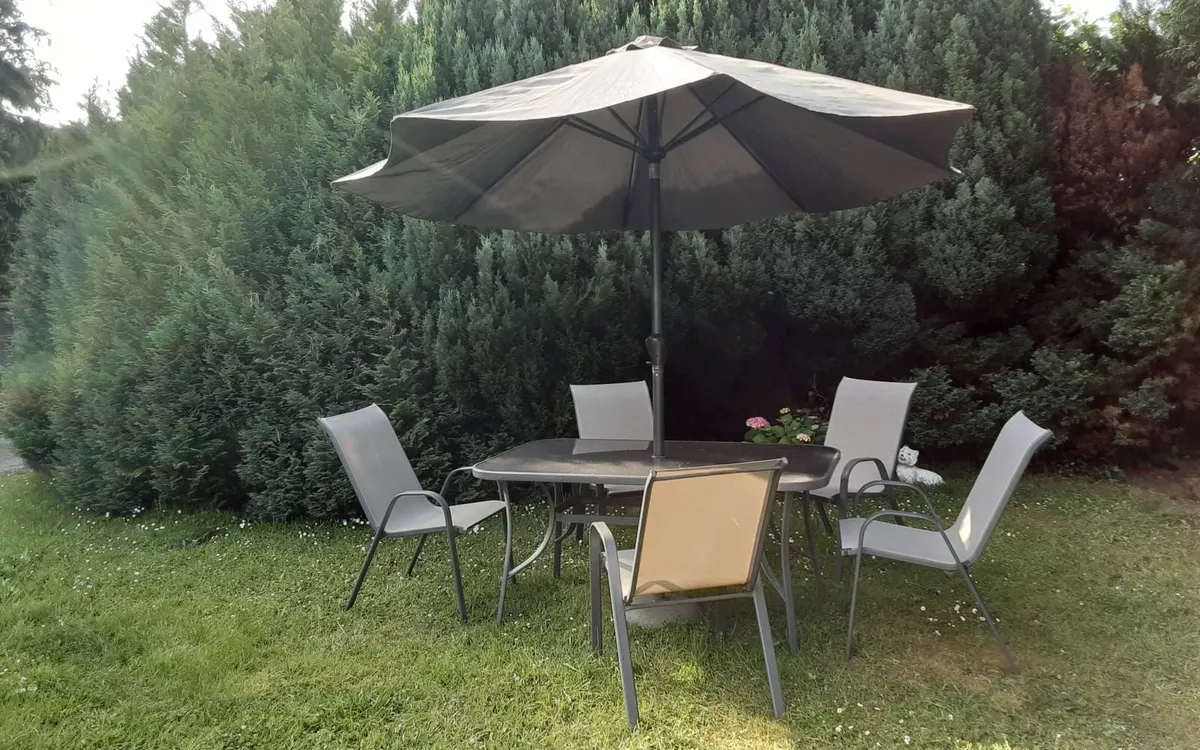 GARDEN TABLE  5 CHAIRS AND PARASOL - Image 1
