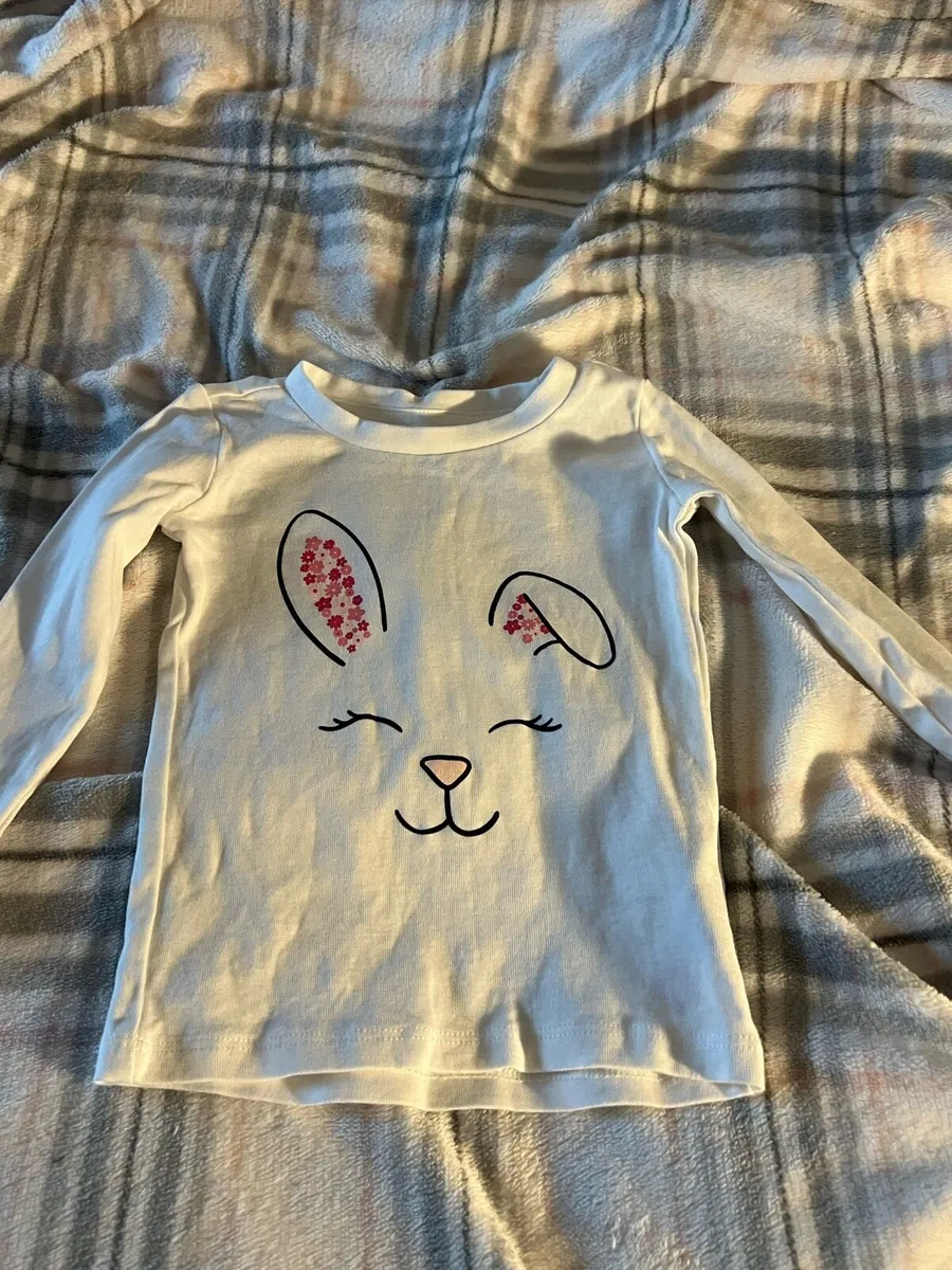 Girls new top 9/12 mths €1 - Image 1