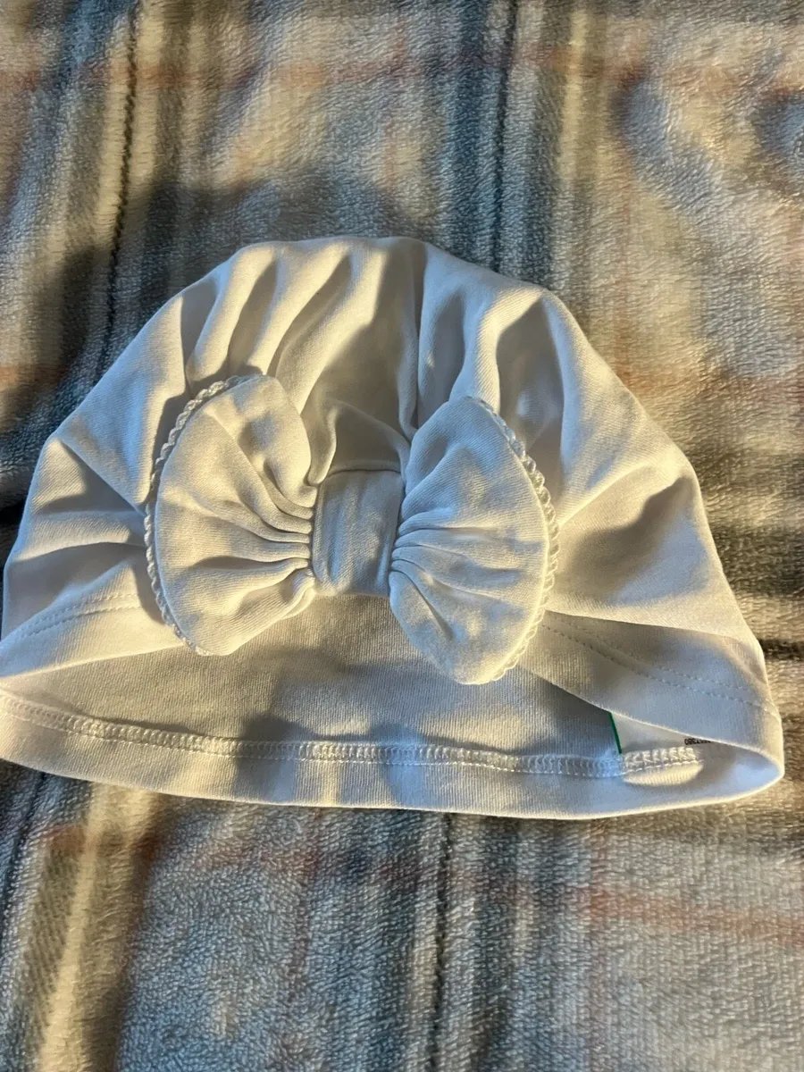 Girls new hat €1 - Image 3