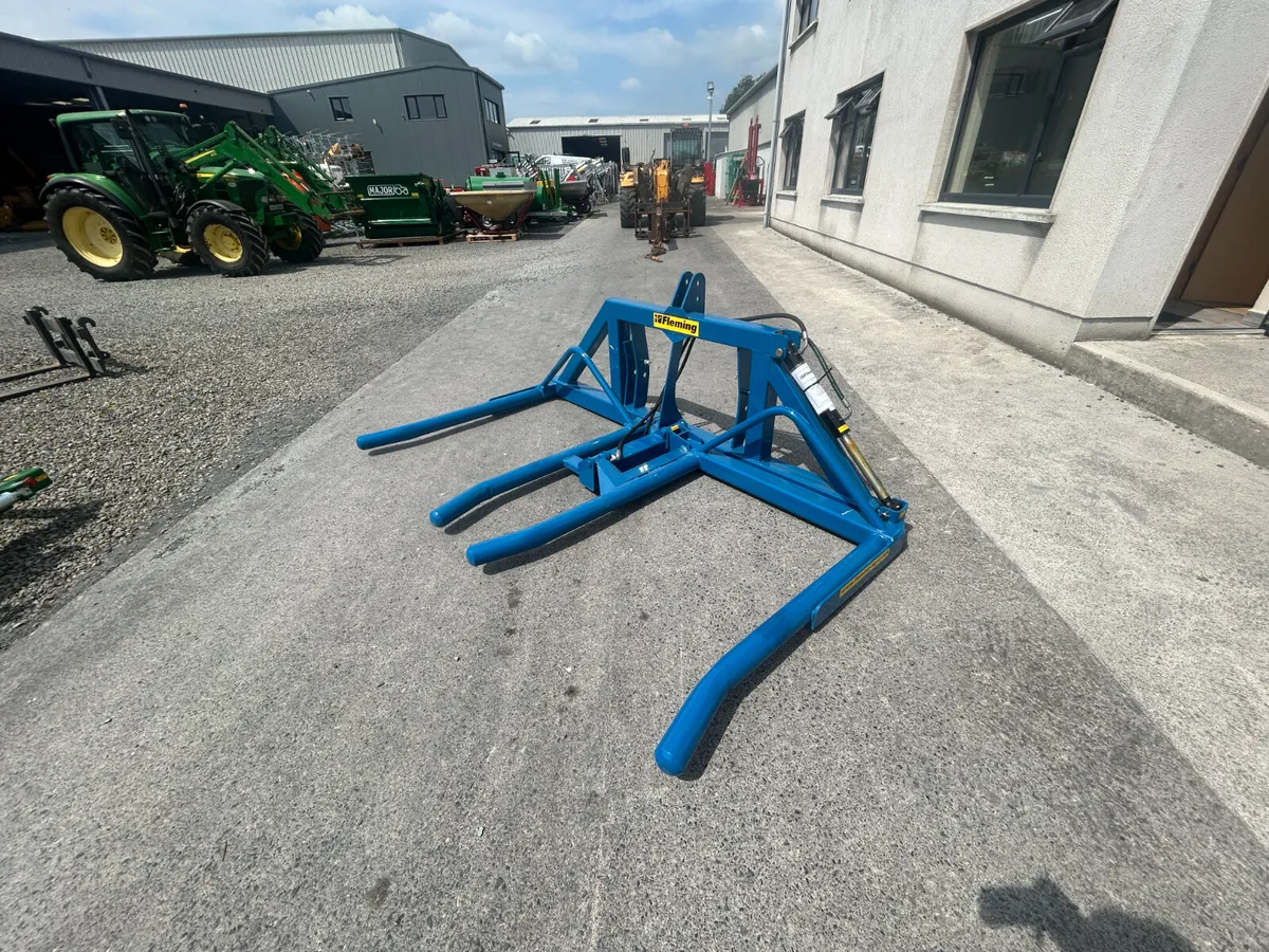 Fleming Double Bale Lifter – Hydraulic Side Lift - Image 2