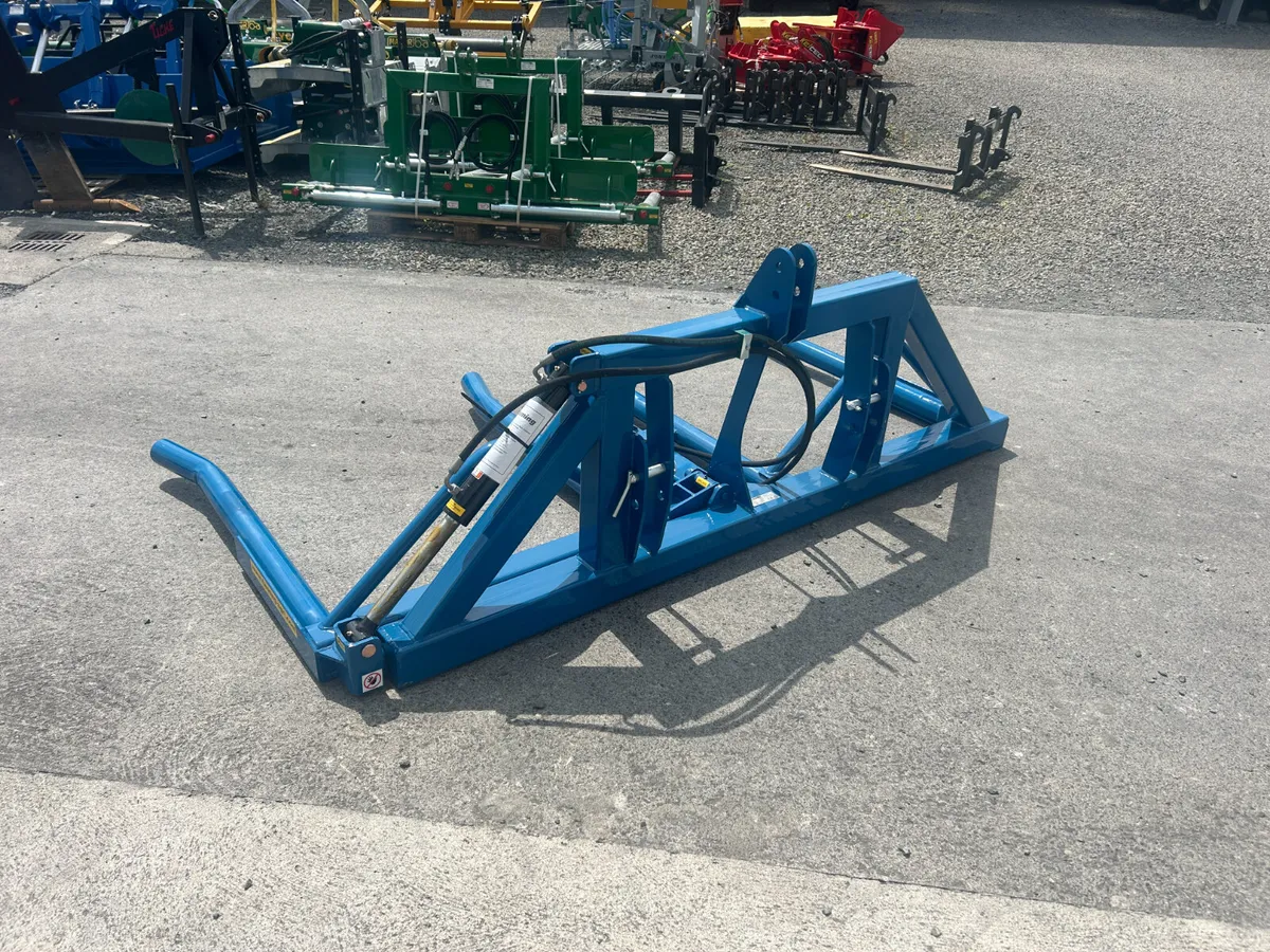Fleming Double Bale Lifter – Hydraulic Side Lift - Image 1