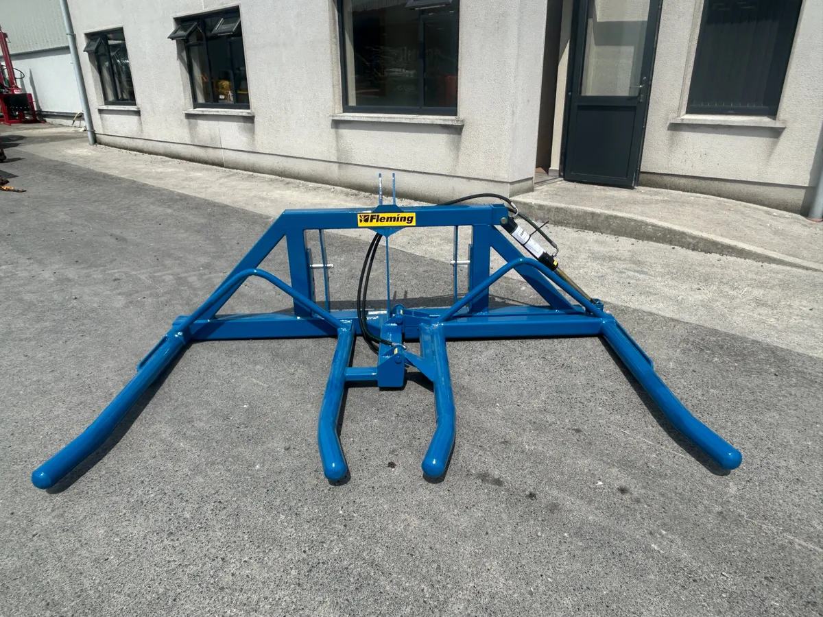 Fleming Double Bale Lifter – Hydraulic Side Lift - Image 3