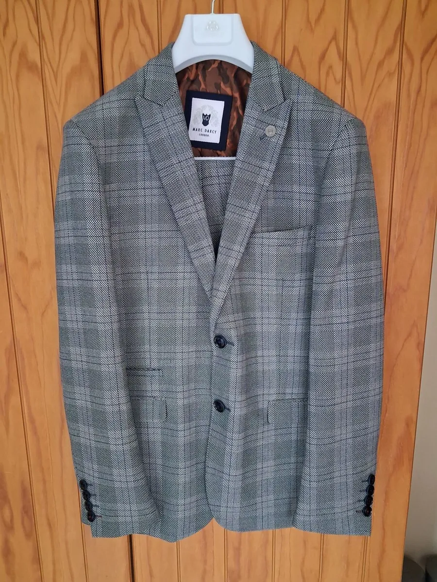 Marc Darcy Men's suit and shoes - Image 2