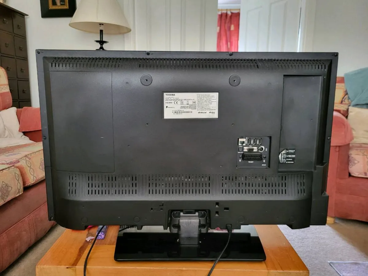 Toshiba 32" Full HD TV – Remote & Stand Included - Image 3