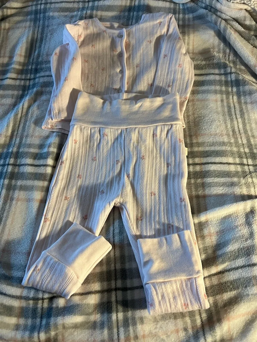 Girls new pj 9/12 mths €3 - Image 1