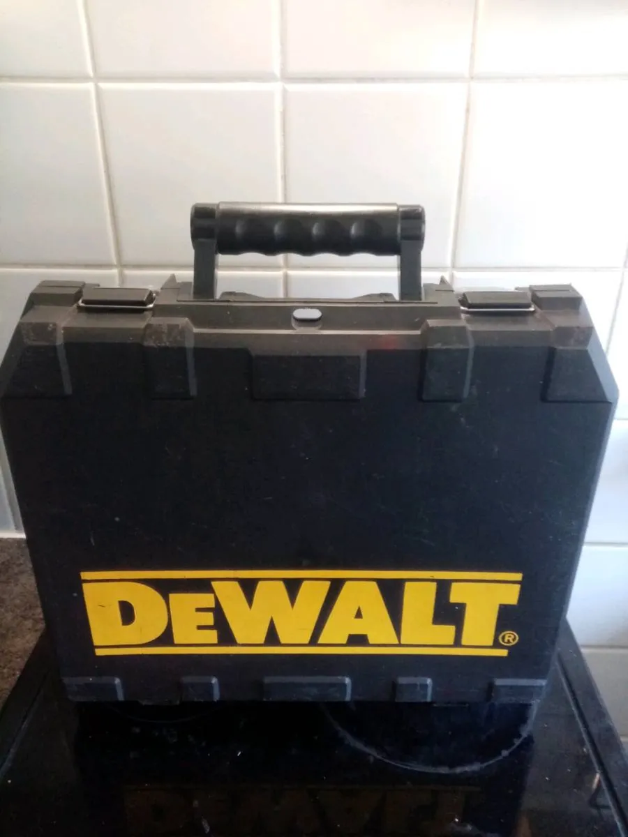 Dewalt 18v XR LI-ION Battery Hammer Drill - Image 2