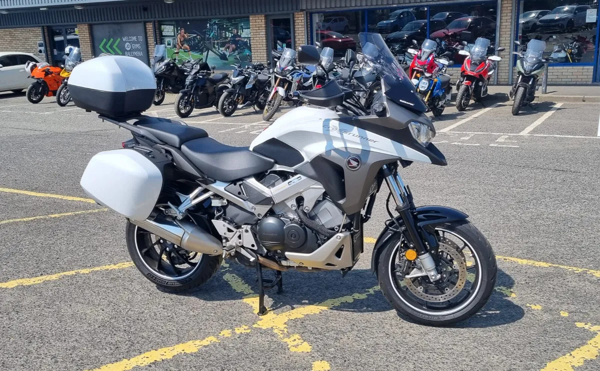 Honda VFR800X Crossrunner - Image 1