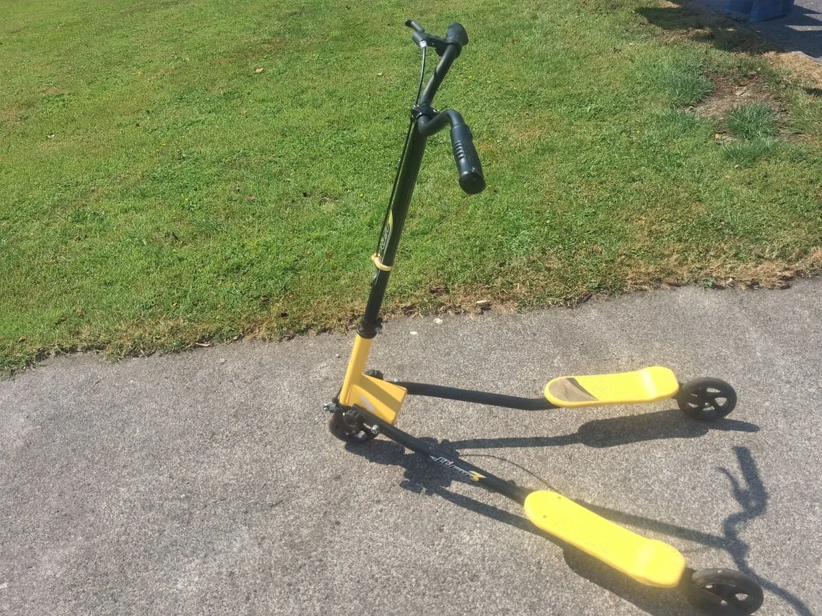 Flicker/ 3 wheel scooter - Image 3