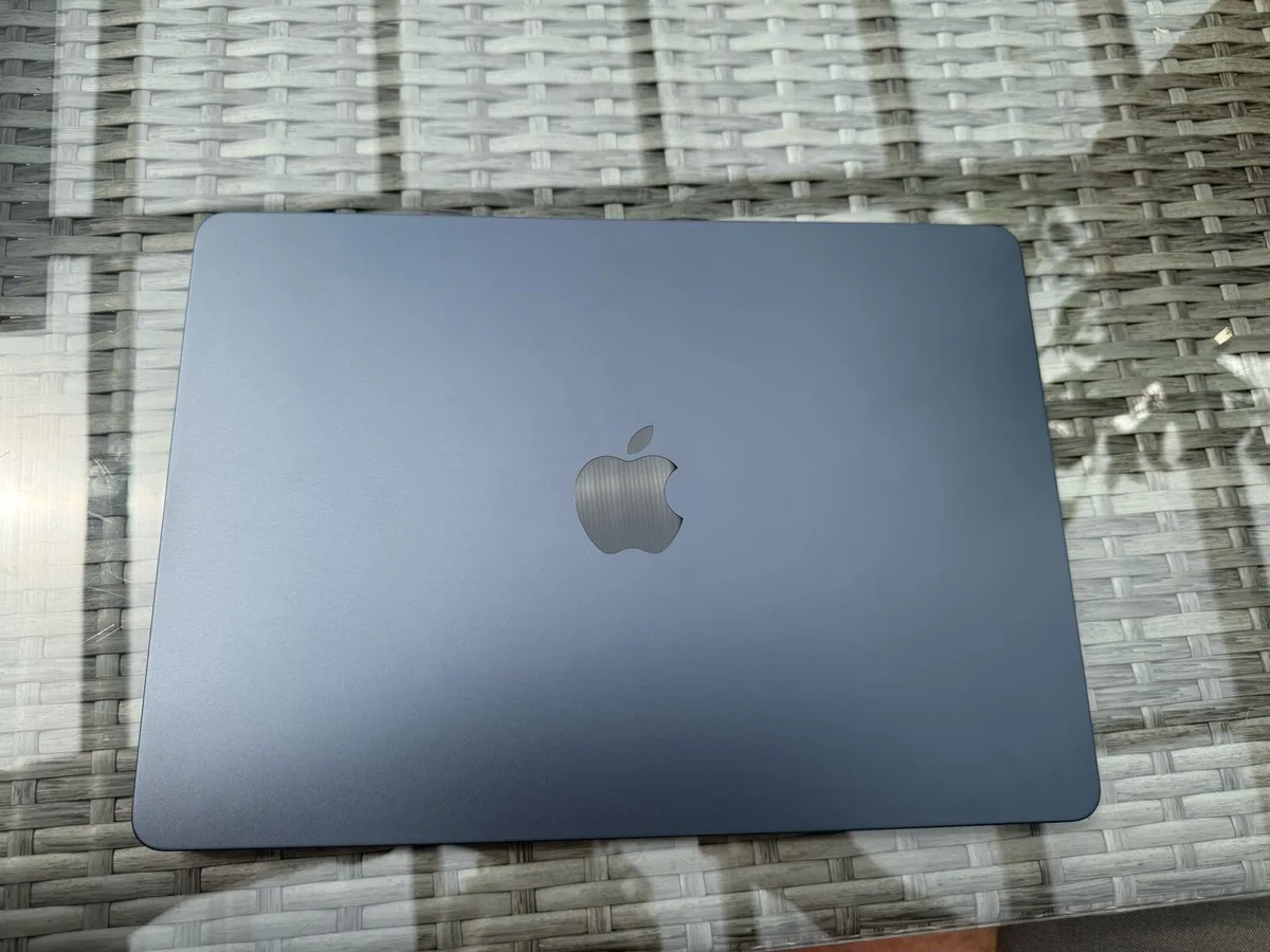 Apple MacBook Air m4 2025 Midnight 13” - Like New - Image 1