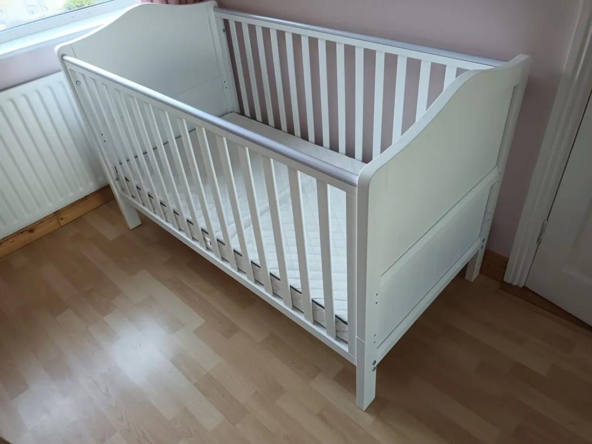 Silver Cross High Quality Large Baby Cot - Image 2