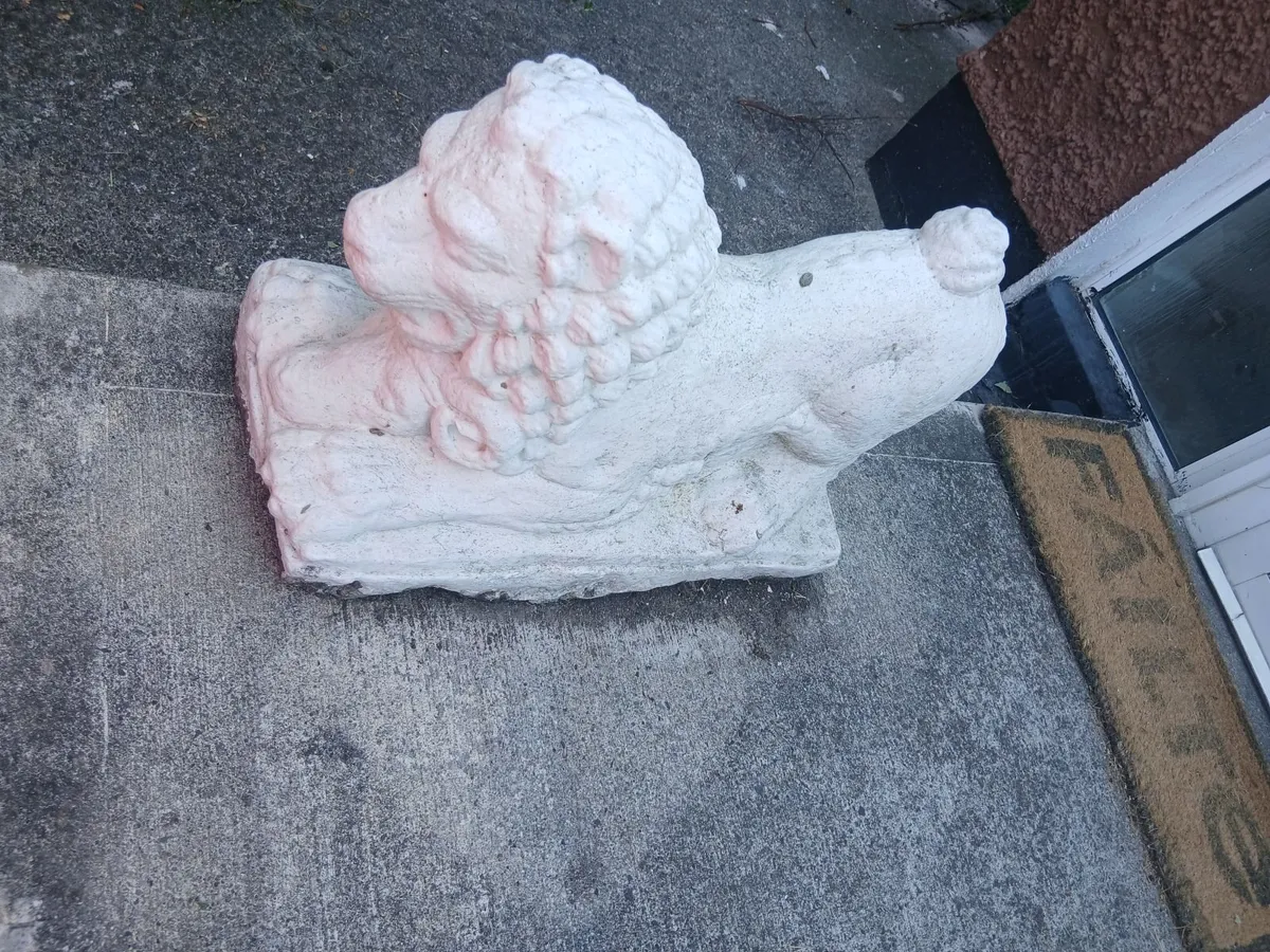Lion statue - Image 3