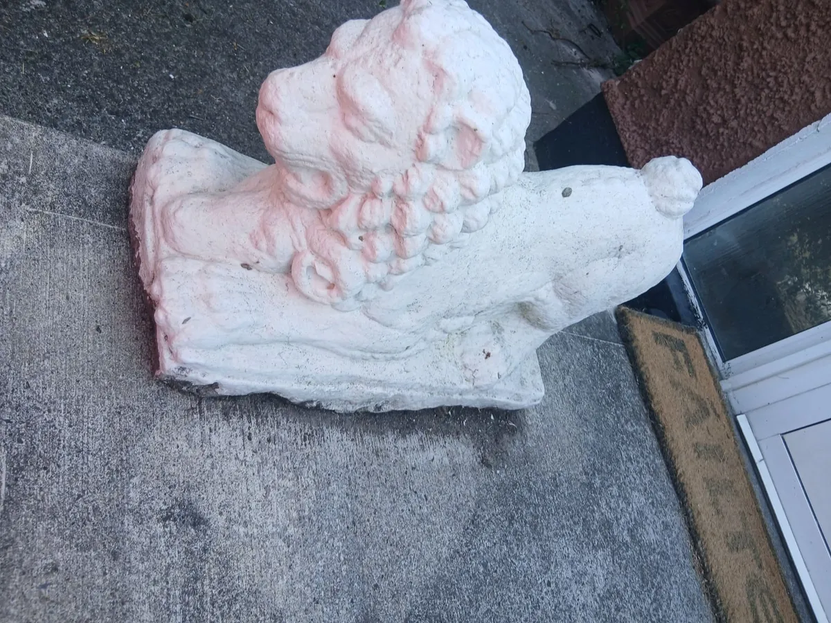 Lion statue - Image 2