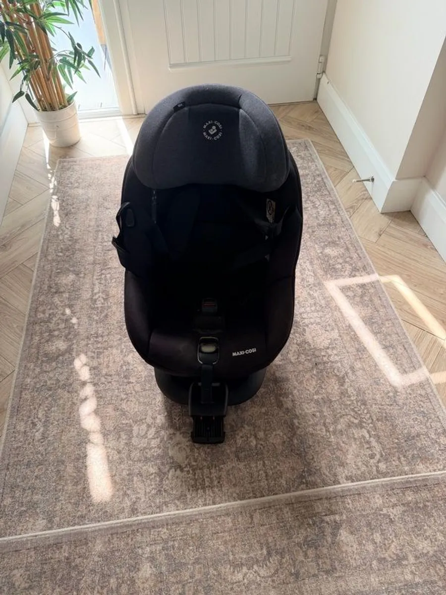 Maxi Cosi Mica car seat x 2 - Image 1
