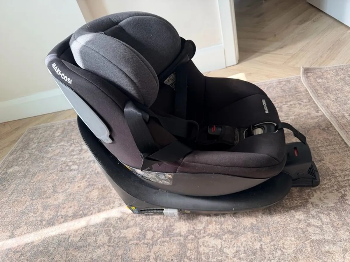 Maxi Cosi Mica car seat x 2 - Image 2