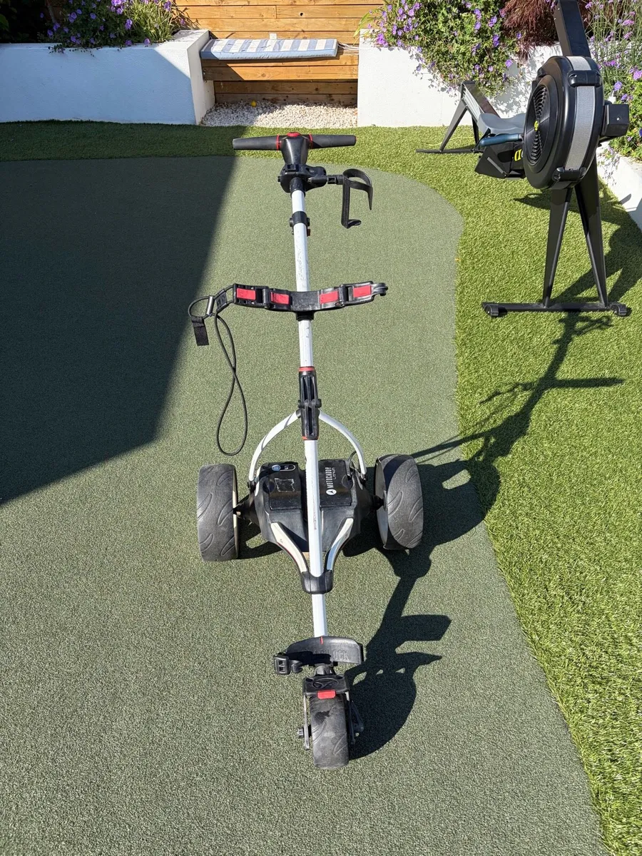 Motocaddy Electric Golf trolley - Image 1