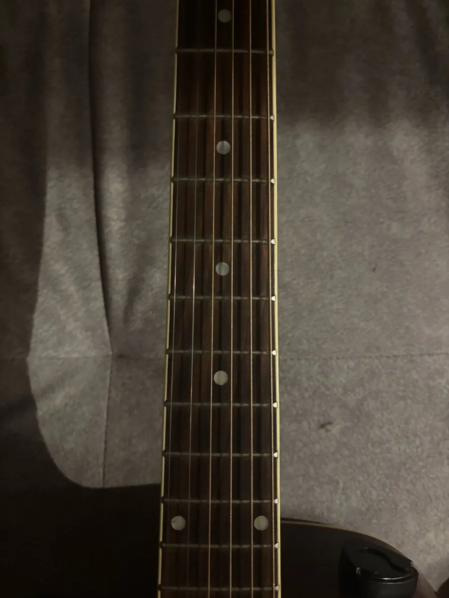 Left handed acoustic guitar with gig hardback case - Image 2