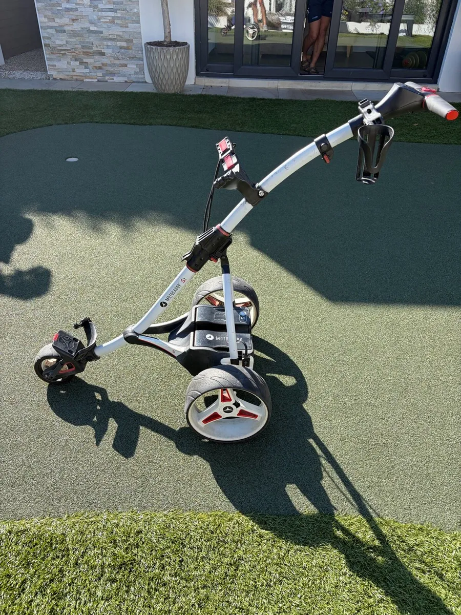 Motocaddy Electric Golf trolley - Image 4