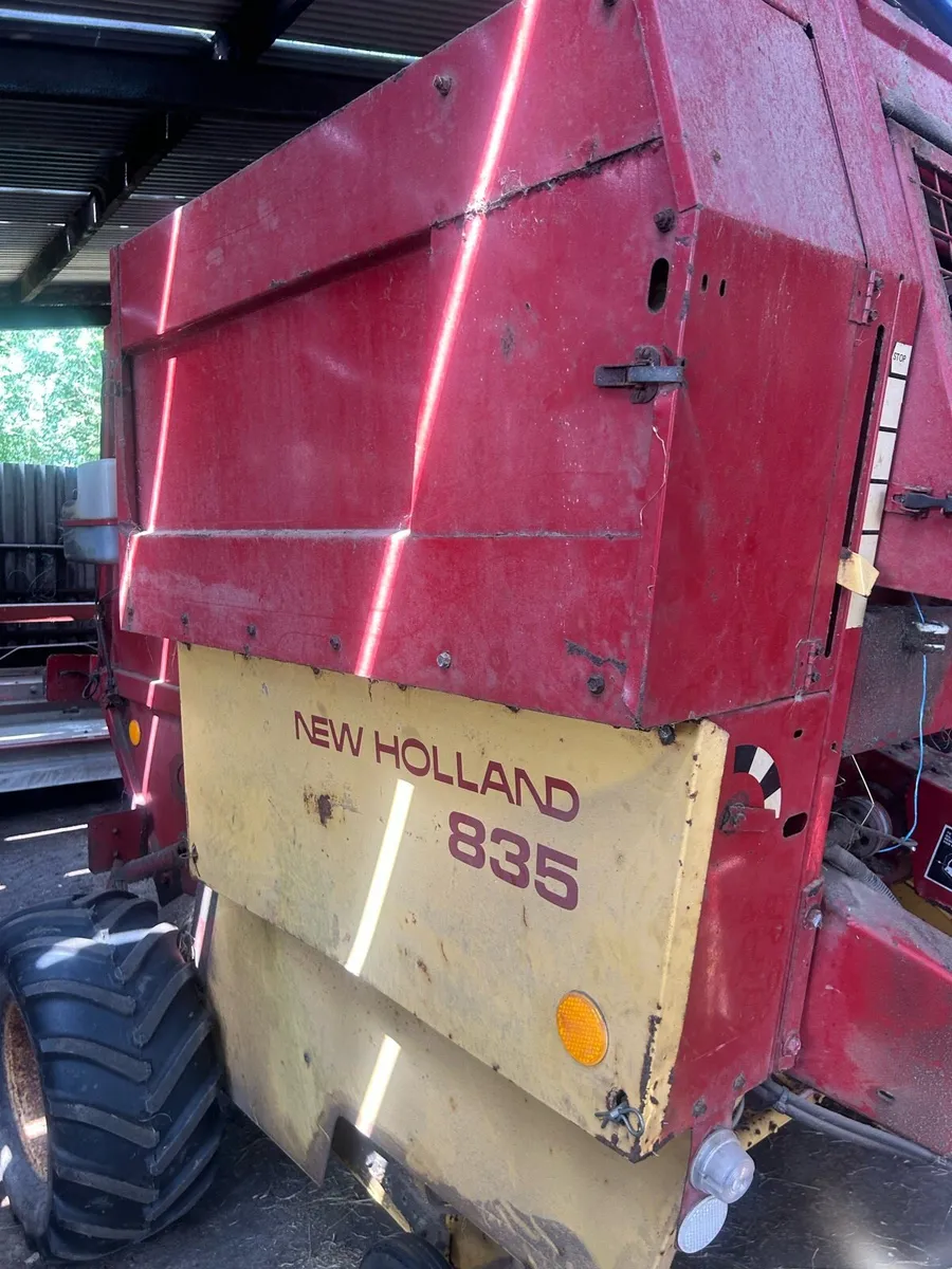 New Holland 835 baler - Image 1