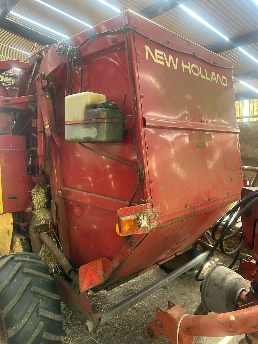 New Holland 835 baler - Image 3