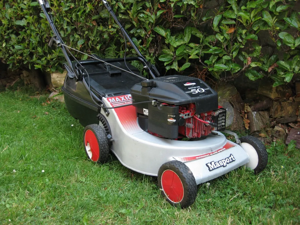 Masport Maxicatch 500 / Briggs&Stratton 5HP Mower. - Image 4