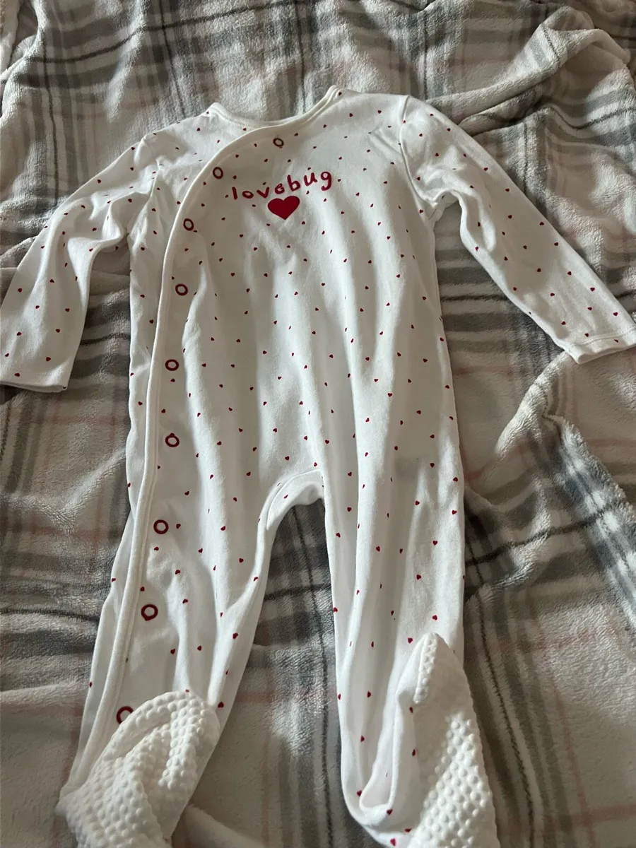 Girls new sleeping suit 9/12 mths €2 - Image 3