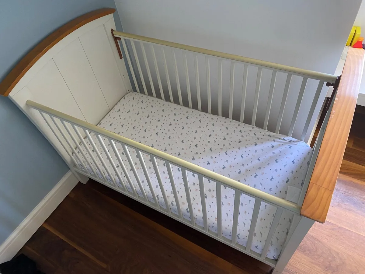Cosatto cot - Image 4