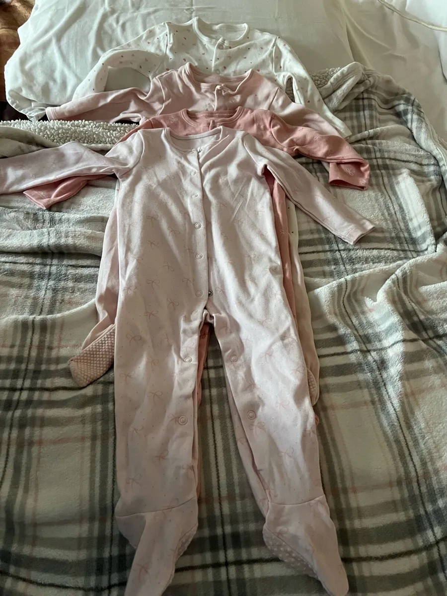 Girls new sleeping suits 9/12 mths €5 - Image 1