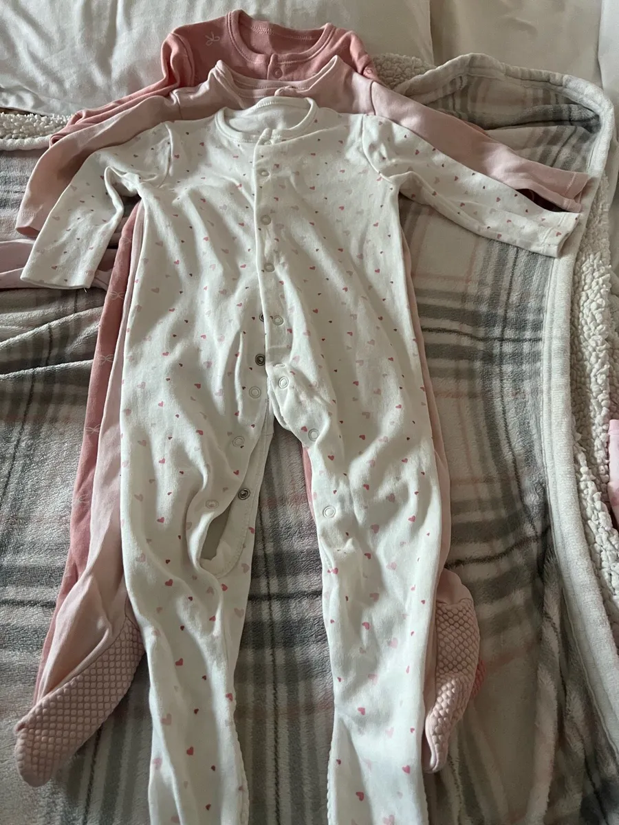 Girls new sleeping suits 9/12 mths €5 - Image 2