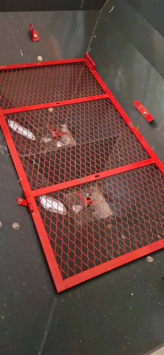 Fertiliser spreader - Image 3