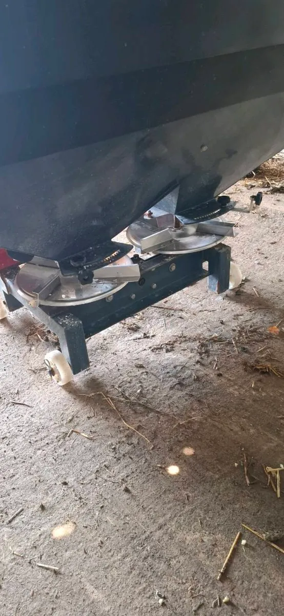 Fertiliser spreader - Image 4
