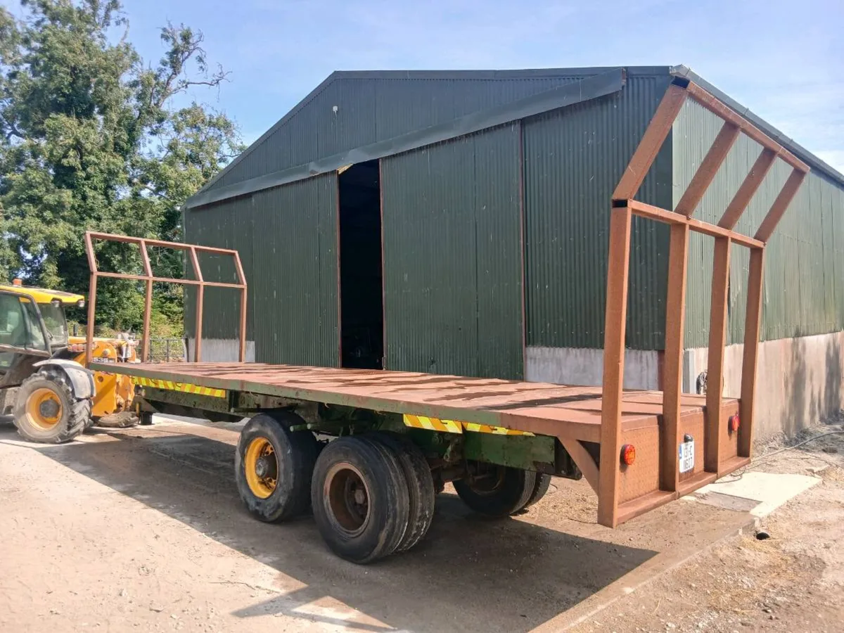 Bale trailer - Image 1