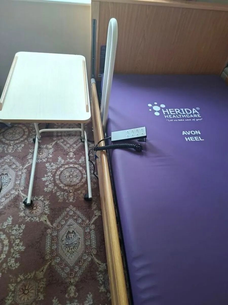 Hospital bed for home - Image 1