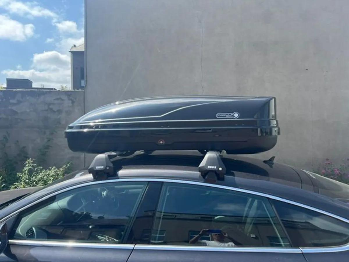 Thule Wing Bars and Modula WeGo 450L Roof Box - Image 1